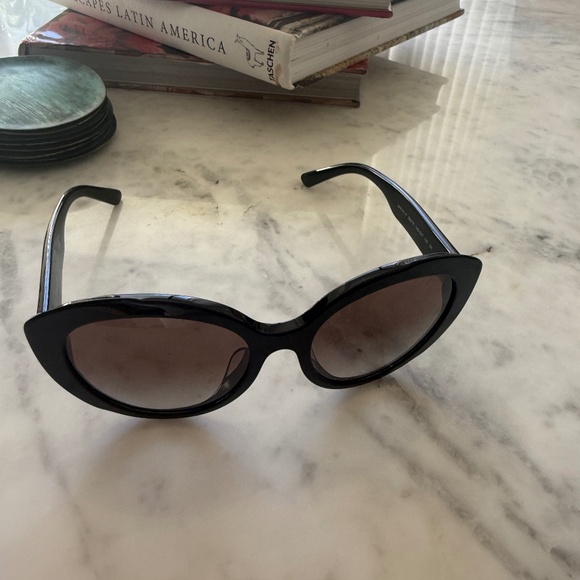 Prada sunglasses - Picture 1 of 5